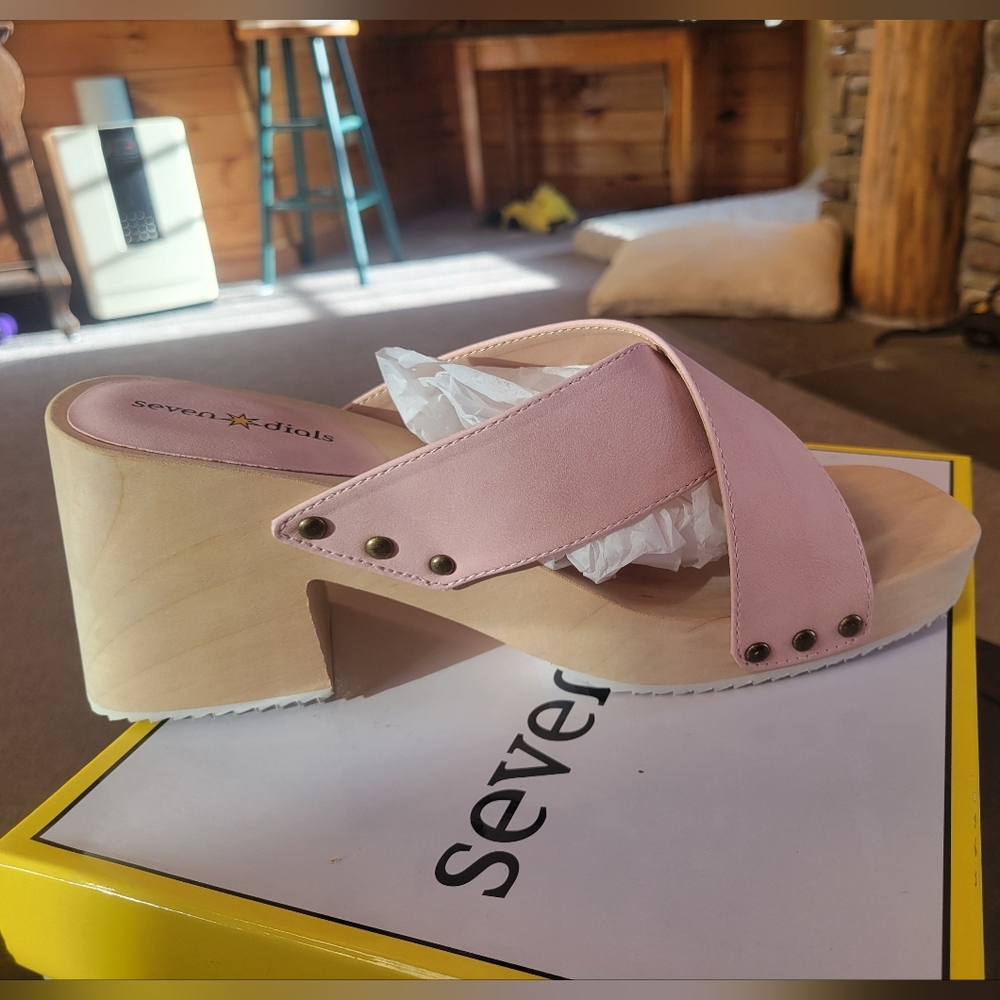 Seven Dials Light Pink Faux Suede 8.5 Crossover Sandals New With Box